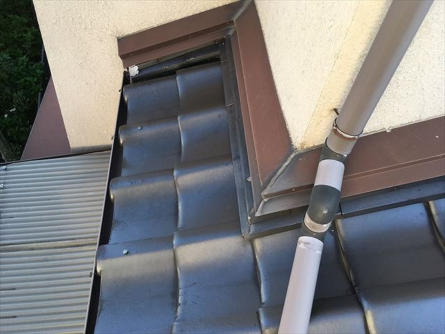 庇をよける竪樋